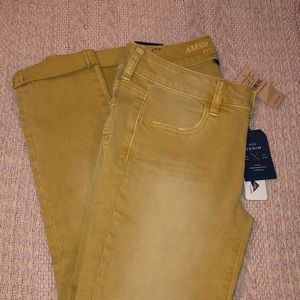 American Eagle NWT crop Mustard destroyed Jeggings